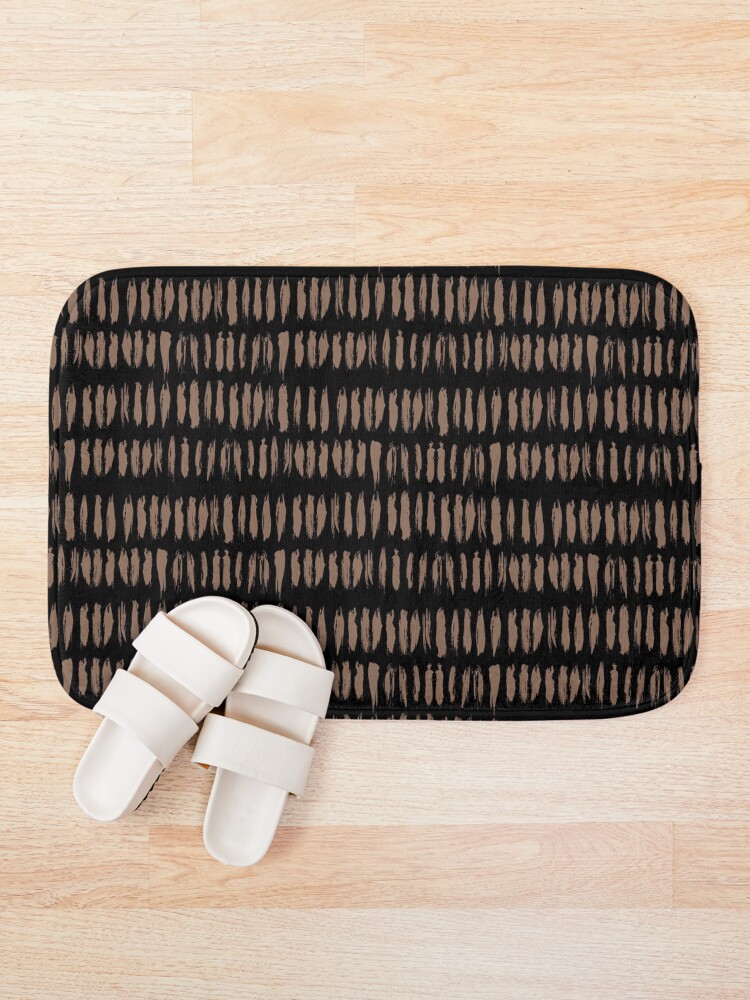 Thumbnail 1 von 6, Badematte, Mid-tone Brown and Black Stripe Dash Lines Pattern Pairs Dunn & Edwards 2022 Color of the Year Art & Craft DET682 - Colour Trends - Hue - Shade designt und verkauft von ColorOfTheYears.