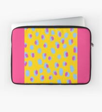 Strich-Strich-Punkt. Laptoptasche
