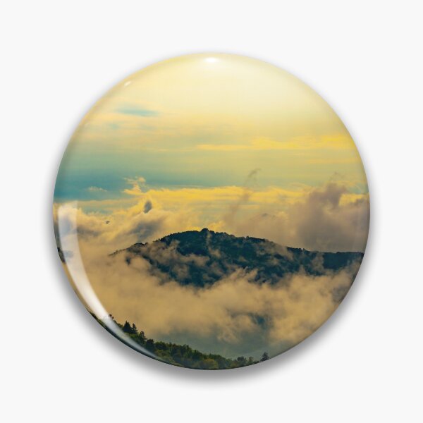 Artikelvorschau, Alpendorf Aranno in den Wolken mit Sonnenlicht und Bergblick entworfen und verkauft von Mats Silvan.