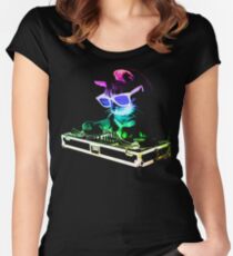 Camiseta entallada de cuello ancho CASA CAT (Rainbow DJ Kitty)