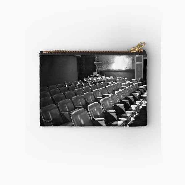 Artikelvorschau, Empty Theater entworfen und verkauft von Jesse Diaz.