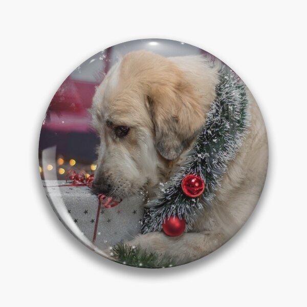 Artikelvorschau, Netter Hund öffnet Weihnachtsgeschenke Foto mit Mixed Media entworfen und verkauft von OByD.