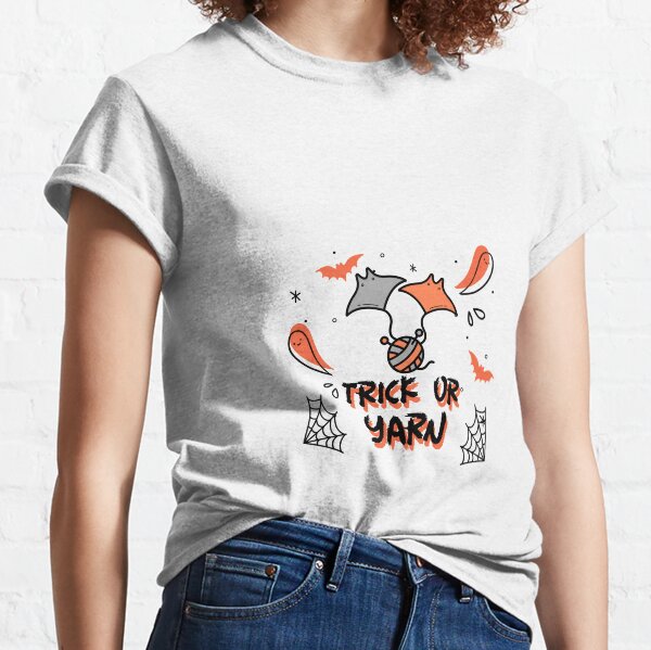 Trick or yarn Halloween crafters pun, joke, fun Classic T-Shirt