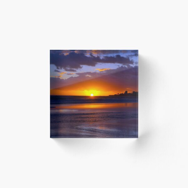 Artikelvorschau, Bilinga Beach Sonnenaufgang 2 entworfen und verkauft von W E NIXON  PHOTOGRAPHY.