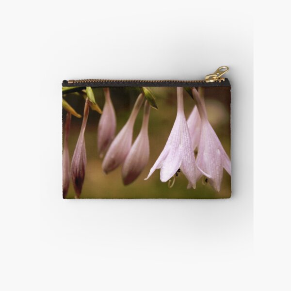 Aperçu de l'œuvre Hanging Hosta créée et vendue par Jessica Jenney.