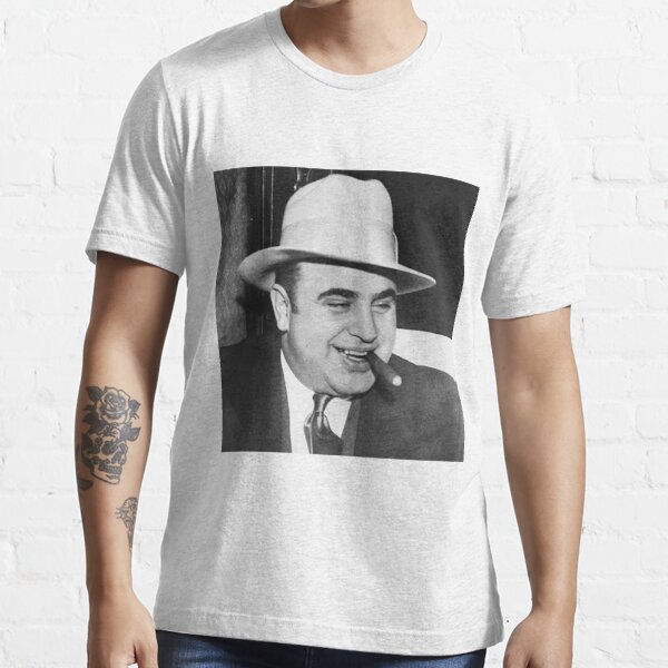 Al Capone mit Zigarre im Mund (B&W) Essential T-Shirt