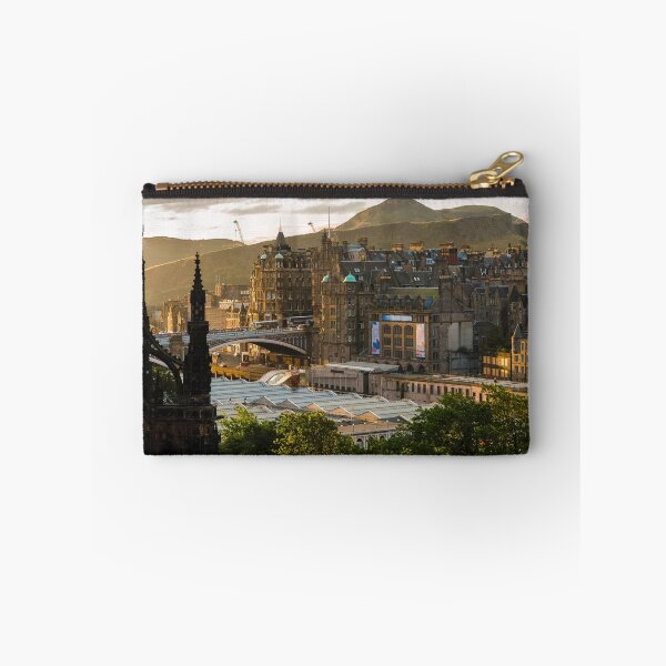 Aperçu de l'œuvre Old town sunrise créée et vendue par Graeme Ross.