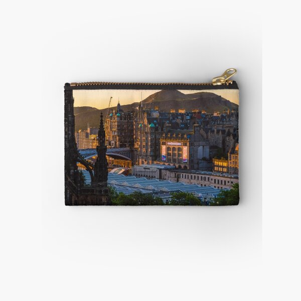 Aperçu de l'œuvre Lever du soleil de la vieille ville 2 créée et vendue par Graeme Ross.
