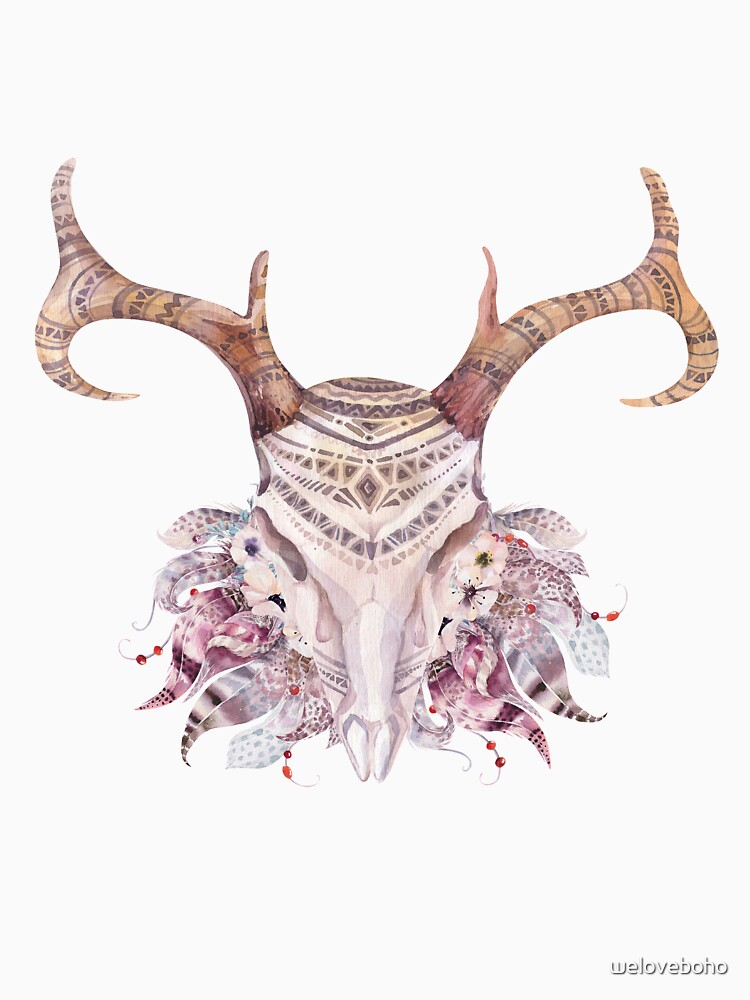 Deer skull with feathers de weloveboho