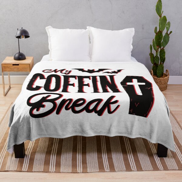 Aperçu de l'œuvre Mon Coffin Break Vampire Coffee Halloween créée et vendue par keeleypost.