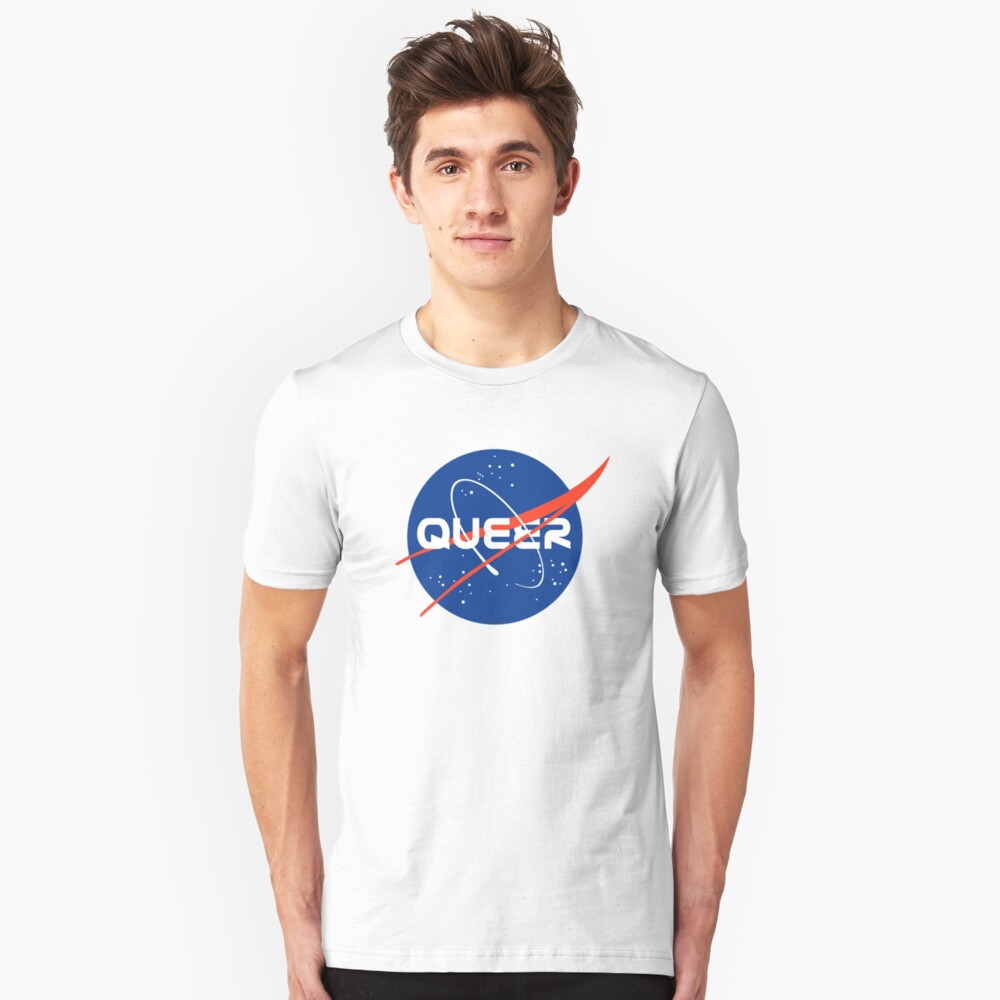 Queer - Nasa inspiriertes Logo Slim Fit T-Shirt