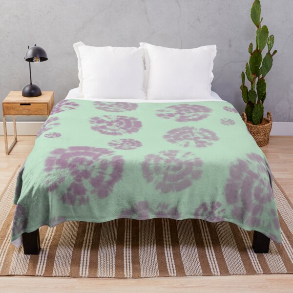 Item preview, Tie Dye Círculos en Dahlia Violett sobre fondo verde claro designed and sold by nabeArtist.