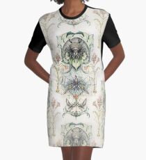 Antikes Muster - Spinne und Motten T-Shirt Kleid