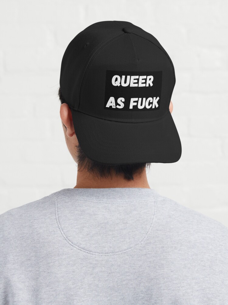 Aperçu 4 sur 7. Casquette avec l'œuvre Queer comme de la baise créée et vendue par QueerStuffs.