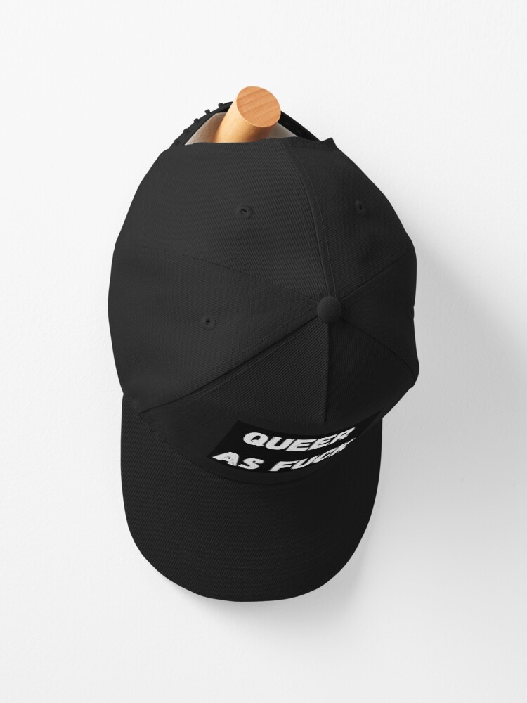 Aperçu 2 sur 7. Casquette avec l'œuvre Queer comme de la baise créée et vendue par QueerStuffs.