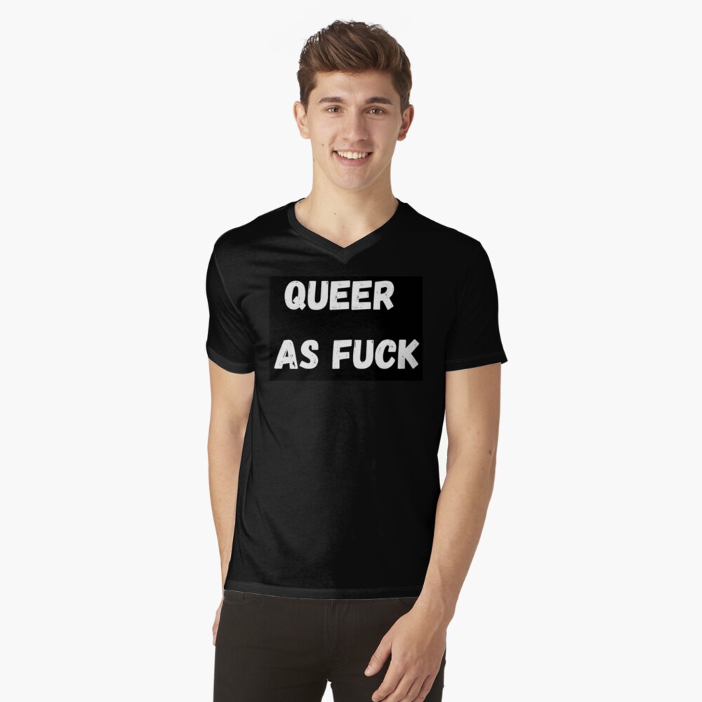 Aperçu de l'œuvre T-shirt col V créée et vendue par QueerStuffs.