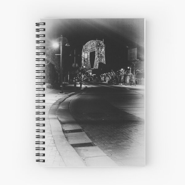 Artikelvorschau, B & W Bridge / Körniger Stil entworfen und verkauft von Yvette  Schneider.