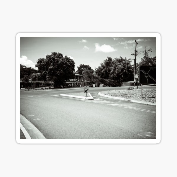 Artikel-Vorschau von Straße an der Kuranda-Kreuzung Halten Sie sich links, designt und verkauft von Michael McGimpsey.