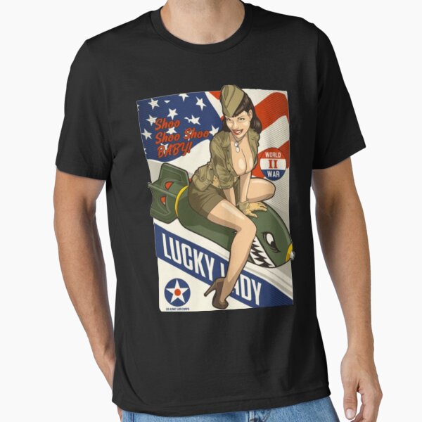 Vista previa del artículo con la obra «Chica pin-up afortunada, bomba, Segunda Guerra Mundial, Segunda Guerra Mundial, Vintage, Retro, Aviación, Militar», diseñado y vendido por AlexaTees.