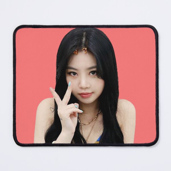 Item preview, Paquete Soojin de GIDLE designed and sold by 4thgenkpop.