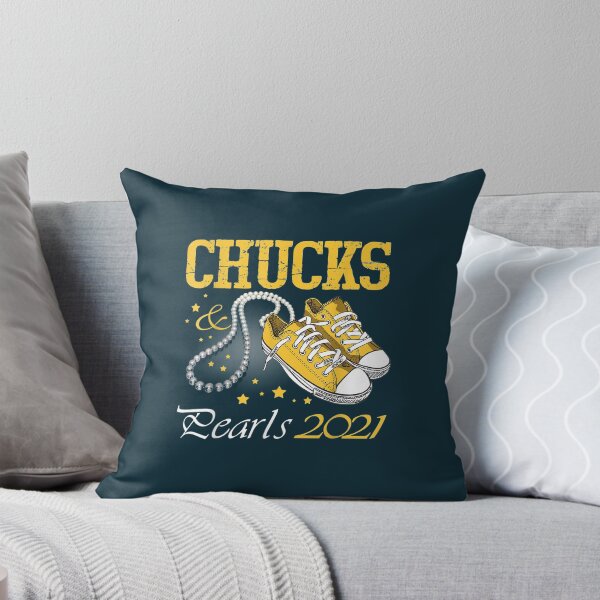 Artikelvorschau, Chucks und Perlen 2021 T-Shirt entworfen und verkauft von RachelCine.