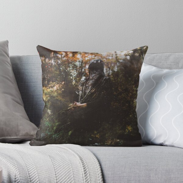 Le Patient Maître Throw Pillow