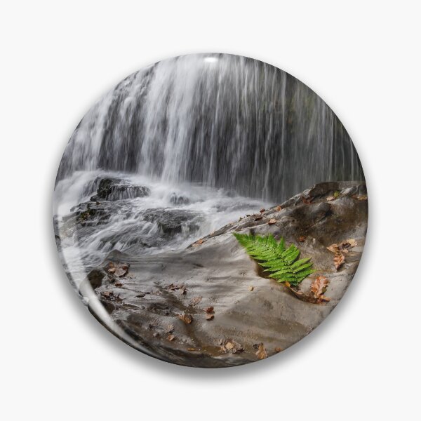 Artikelvorschau, Felsen, Farn und Wasserfall entworfen und verkauft von Leighton Collins.