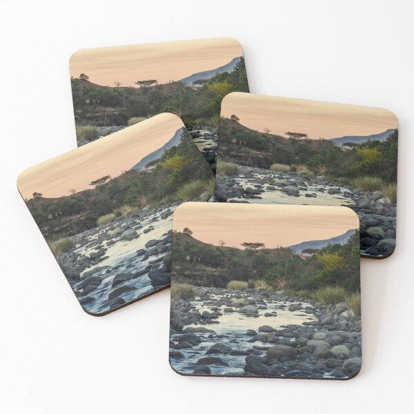 Artikelvorschau, Fluss unter Cathedral Peak, RSA entworfen und verkauft von Carolyn Eaton.