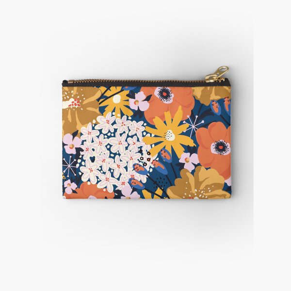 Aperçu de l'œuvre Blooming Flowers Poppy Hydrangea Pattern Blue Orange White créée et vendue par Sandra Hutter.