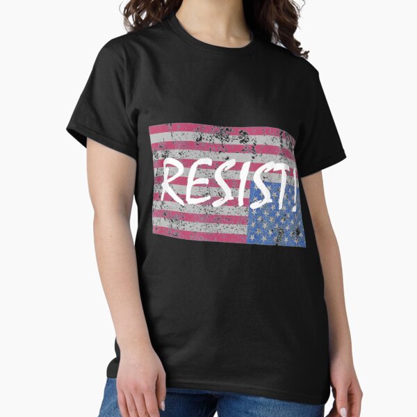 Vista previa del artículo con la obra «Bandera-Estadounidense-Resistir-Al Revés-Estados-Unidos», diseñado y vendido por RachelsApparel.