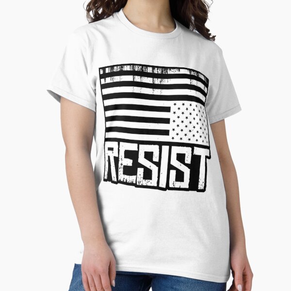 Vista previa del artículo con la obra «Bandera al revés Estados Unidos Blanco y negro americano resistir angustiado», diseñado y vendido por RachelsApparel.
