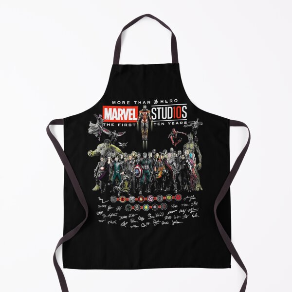 Artikelvorschau, Maarvel Studiios 10 Jahre mehr als ein Held First Avengersl Soldat Heroes Iron Man Signatures entworfen und verkauft von QNASHP.