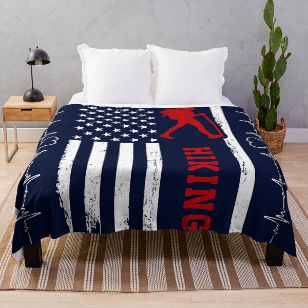 Artikelvorschau, Wandern Amerika Flagge Blau Retro entworfen und verkauft von LittleFunky79.