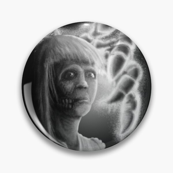 Artikelvorschau, Gruseliges Mädchen & Skeletthand entworfen und verkauft von Zilla-Does-Art.
