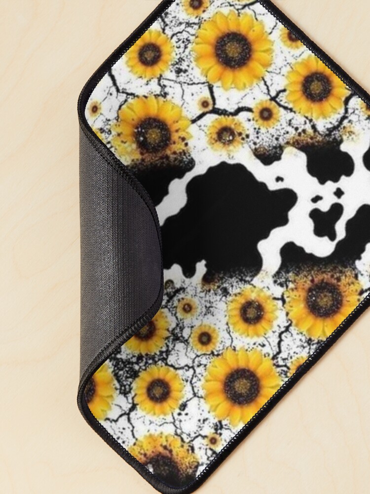 Imagen 2 de 5, Alfombrilla de ratón con la obra Vacas y girasoles, diseñada y vendida por danaburke86.