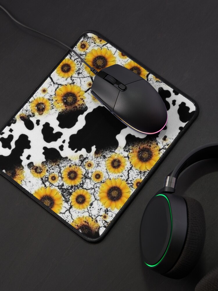 Imagen 4 de 5, Alfombrilla de ratón con la obra Vacas y girasoles, diseñada y vendida por danaburke86.