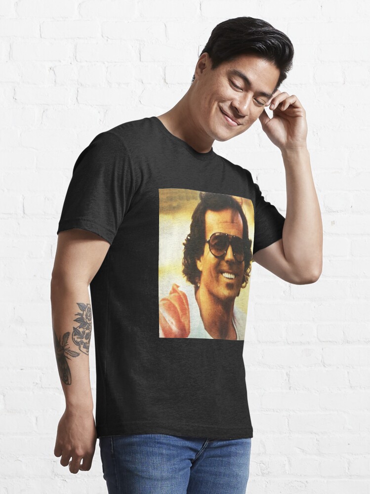 Day Gift for Special Julio Iglesias Retro Wave Essential T-Shirt