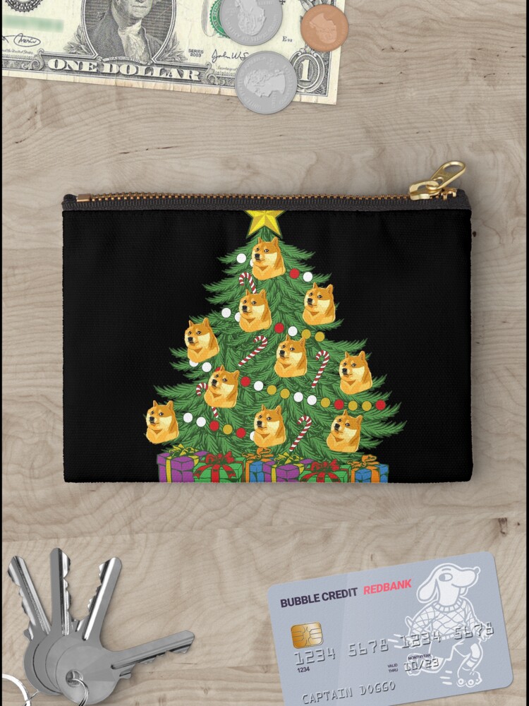 Thumbnail 3 von 4, Täschchen, Dogecoin Christmas Tree Crypto Doge Ornaments Dogecoin Gear designt und verkauft von DynamicDesign.