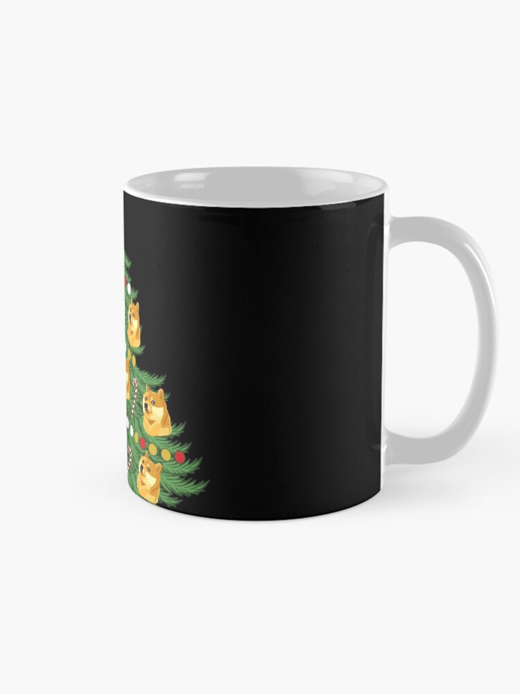 Aperçu 3 sur 6. Mug à café avec l'œuvre Dogecoin Christmas Tree Crypto Doge Ornaments Dogecoin Gear créée et vendue par DynamicDesign.
