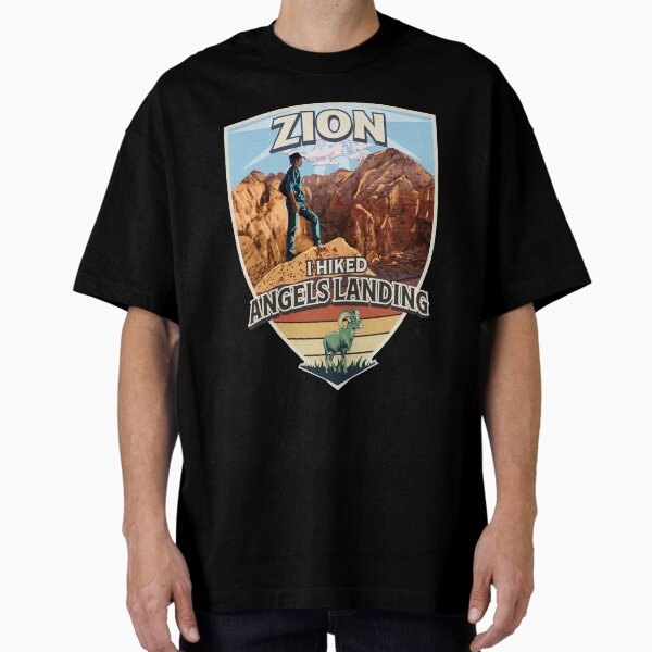 Vista previa del artículo con la obra «Parque Nacional Zion - Caminé Angels Landing con Hiker y Bighorn Sheep Retro Vintage Design», diseñado y vendido por SunNoonPark.