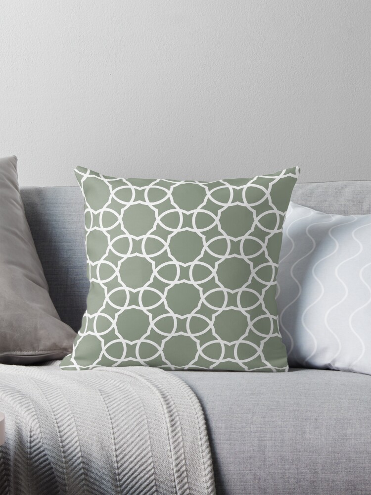 Thumbnail 1 von 4, Kissen, Mid-tone Green and White Petal Shape Tile Pattern Pairs Benjamin Moore 2022 Popular Color High Park 467 - Colour Trends - Shades - Hues designt und verkauft von ColorOfTheYears.