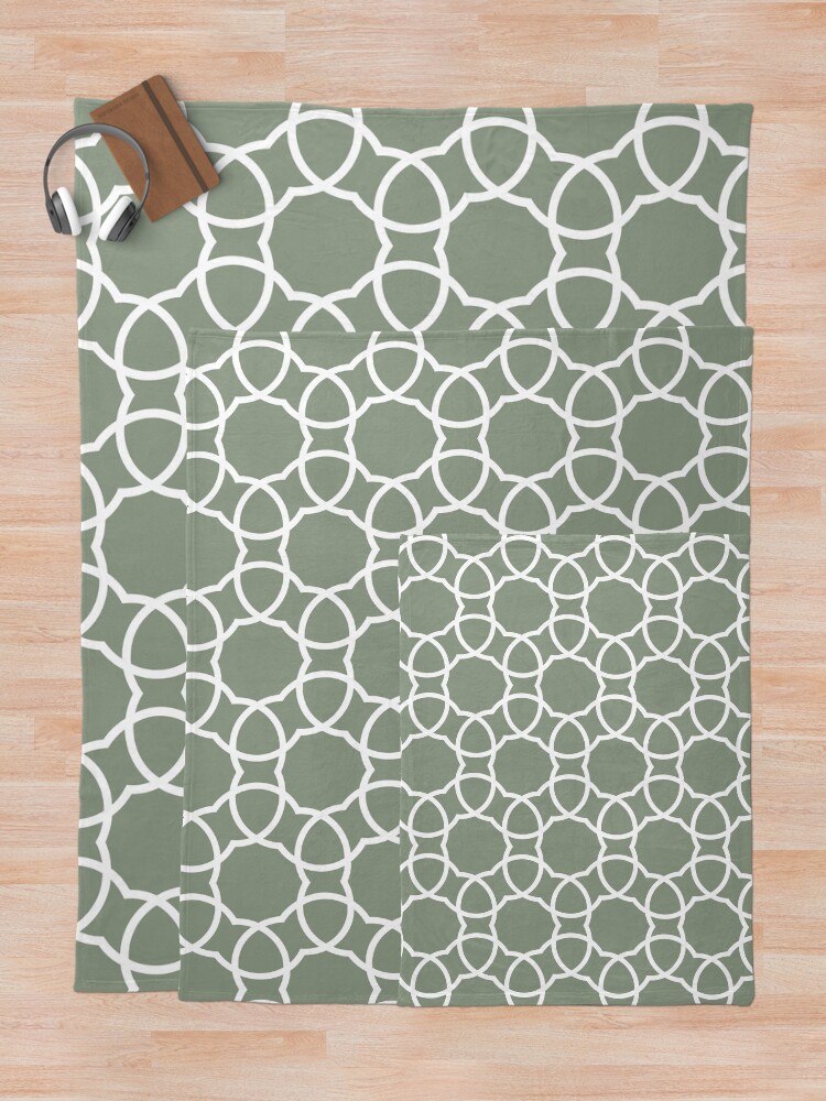 Aperçu 5 sur 6. Plaid avec l'œuvre Mid-tone Green and White Petal Shape Tile Pattern Pairs Benjamin Moore 2022 Popular Color High Park 467 - Colour Trends - Shades - Hues créée et vendue par ColorOfTheYears.