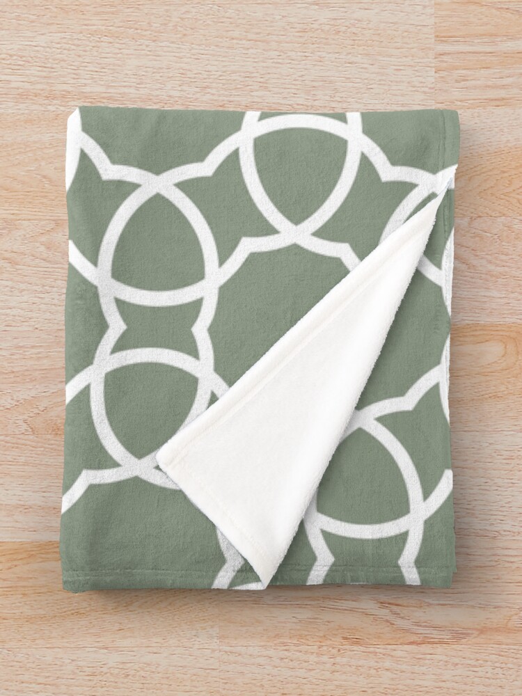 Aperçu 3 sur 6. Plaid avec l'œuvre Mid-tone Green and White Petal Shape Tile Pattern Pairs Benjamin Moore 2022 Popular Color High Park 467 - Colour Trends - Shades - Hues créée et vendue par ColorOfTheYears.