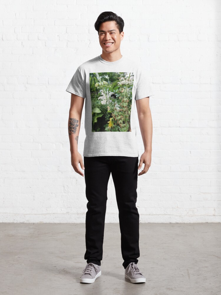 Alternative Ansicht von Holzbiene in Salbei-Blüte Classic T-Shirt