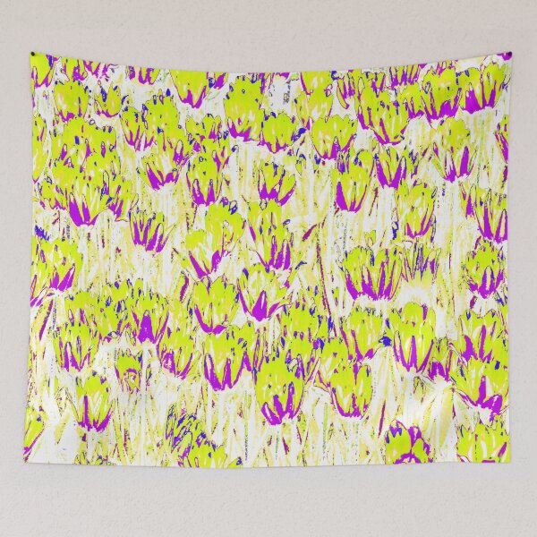 Aperçu de l'œuvre Motifs abstraits floraux avec des tulipes jaunes et violettes en fleurs créée et vendue par IraNiva.