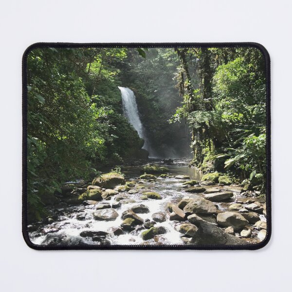 Artikelvorschau, Wasserfall im Felswald von Costa Rica entworfen und verkauft von Views4Days.
