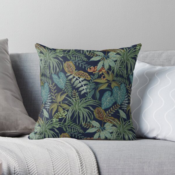Gekko in the forest Throw Pillow