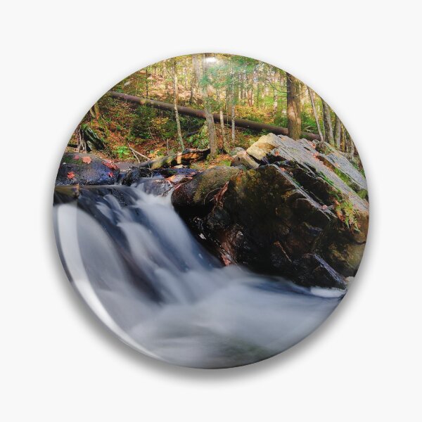Artikelvorschau, Wasserfall und Bach im Herbst entworfen und verkauft von MrRainbowArt.