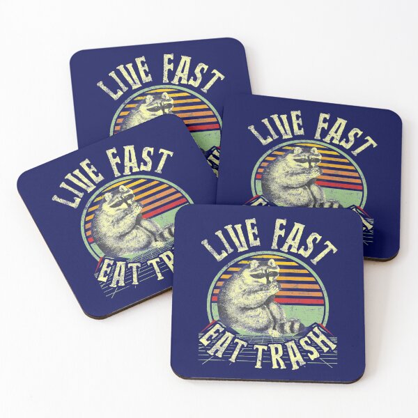 Artikelvorschau, Waschbär-Liebhaber - Live Fast Eat Trash - Lustiger Retro Vintage Distressed entworfen und verkauft von niftee.