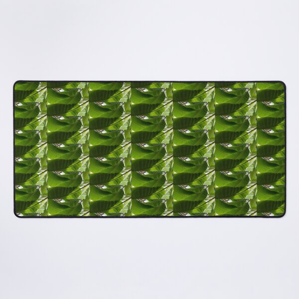 Artikelvorschau, Luscious Tropical Greens - riesige Blätter Muster - horizontale Ansicht nach oben links entworfen und verkauft von Georgia Mizuleva.